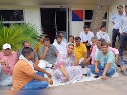 Bayana MLA Ritu Banawat Dharna: विधायक के ड्राइवर से पुलिस ने मांगे घूस, नहीं देने पर पीटा; थाने में धरने पर बैठी बयाना विधायक ऋतु बनावत Bayana MLA Ritu Banawat Dharna: विधायक के ड्राइवर से पुलिस ने मांगे घूस, नहीं देने पर पीटा; थाने में धरने पर बैठी बयाना विधायक ऋतु बनावत