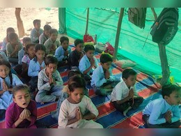 राजस्थान में स्कूल की बिल्डिंग बनाना भूल गई सरकार! झोपड़ी में पढ़ने को मजबूर सरकारी स्कूल के बच्चे