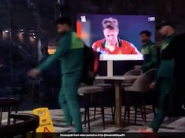 'औकात से बाहर', IPL फाइनल को पाकिस्तानी खिलाड़ियों ने किया इग्नोर तो भीड़ गए दोनों देशों के फैंस, VIDEO 'औकात से बाहर', IPL फाइनल को पाकिस्तानी खिलाड़ियों ने किया इग्नोर तो भीड़ गए दोनों देशों के फैंस, VIDEO