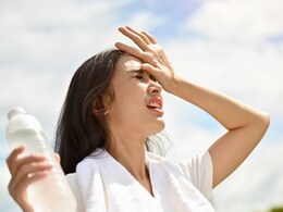 भीषण गर्मी में सावधान! जल रही जमीन, तप रहा आसमान... कैसे खुद को रखें डिहाइड्रेशन से सुरक्षित? भीषण गर्मी में सावधान! जल रही जमीन, तप रहा आसमान... कैसे खुद को रखें डिहाइड्रेशन से सुरक्षित?