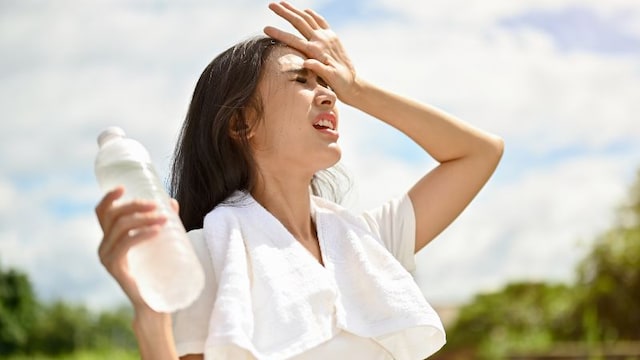 She adds that without enough minerals, plain water might not hydrate your brain properly