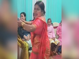 चिकनी चमेली पर आंटी ने किया ऐसा डांस देख मेहमान रह गए हैरान, यूजर्स बोले- अपना काम बनता भाड़ में जाए जनता चिकनी चमेली पर आंटी ने किया ऐसा डांस देख मेहमान रह गए हैरान, यूजर्स बोले- अपना काम बनता भाड़ में जाए जनता
