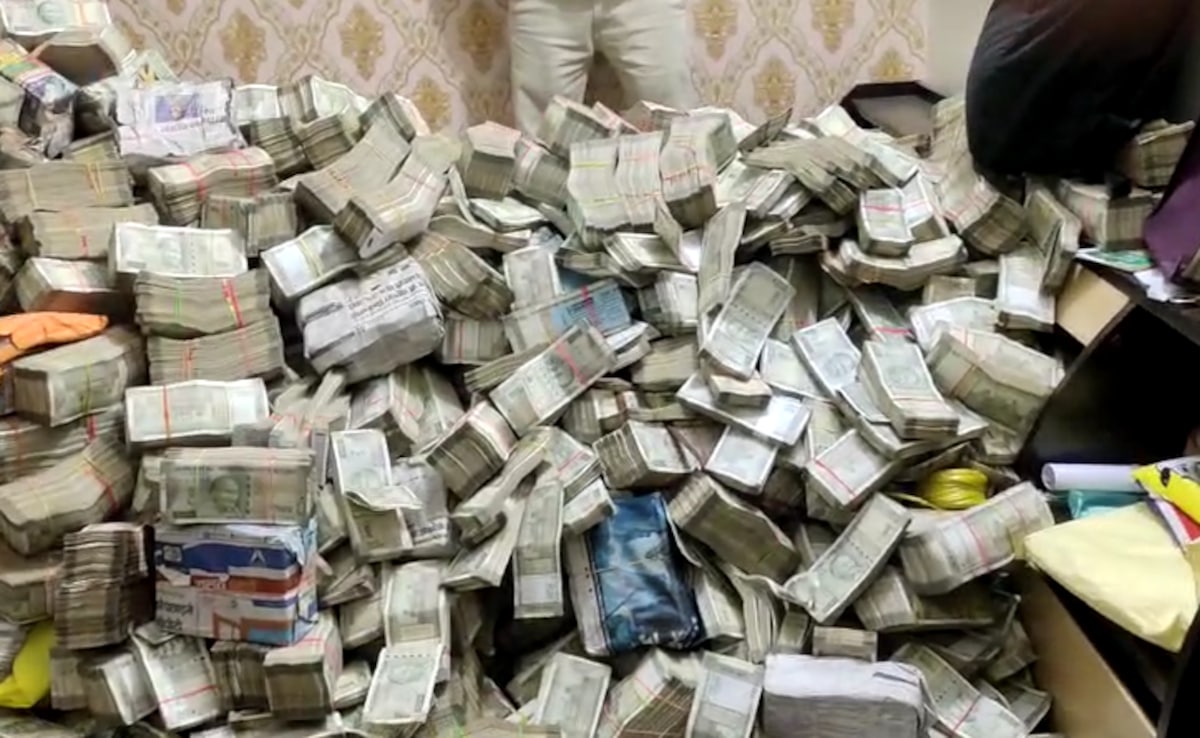 झारखंड में टेंडर घोटाले में ED की बड़ी कार्रवाई, मंत्री के पीए के नौकर के घर से करोड़ों बरामद