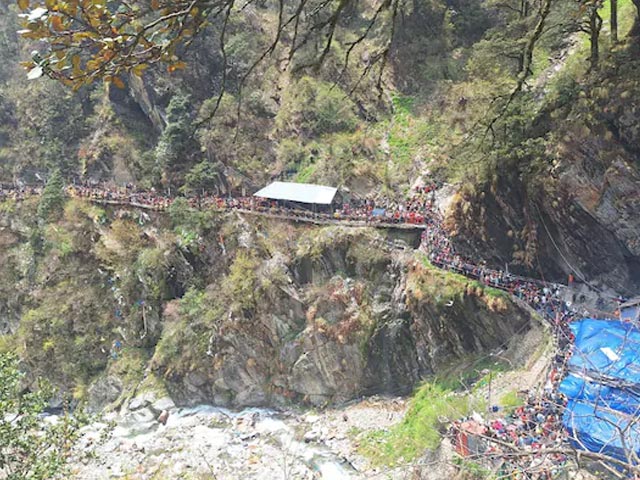 यमुनोत्री यात्रा फिर शुरू, खराब मौसम के कारण केदारनाथ के श्रद्धालुओं को किया सतर्क