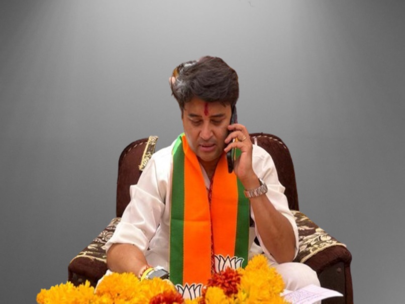 Exclusive Interview: कांग्रेस को तो दीमक खा गई, NDTV से PM मोदी व उमा को लेकर ये बोले सिंधिया