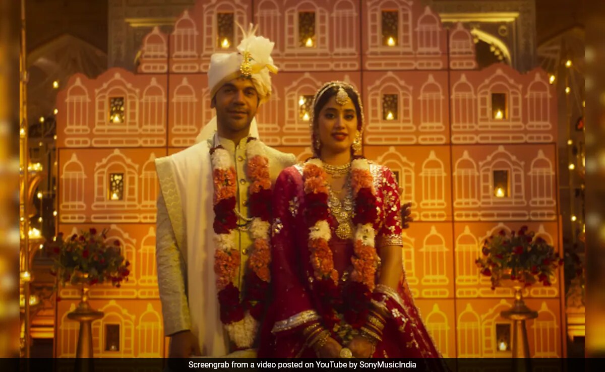 <i>Mr & Mrs Mahi</i> Song <i>Dekhha Tenu</i>: Janhvi Kapoor And Rajkummar Rao's Pitch-Perfect Love Story
