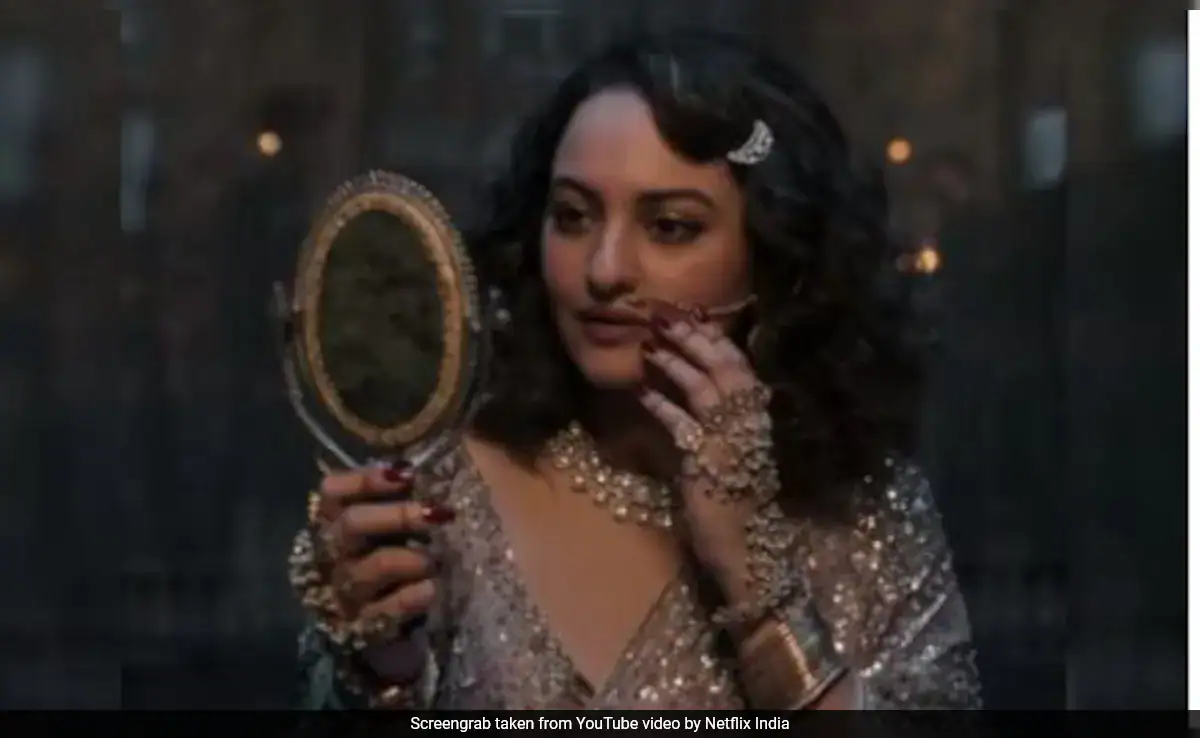 Sonakshi Sinha On <i>Heeramandi</i> Same-Sex Foreplay Scene: "She Absolutely Hates Men"