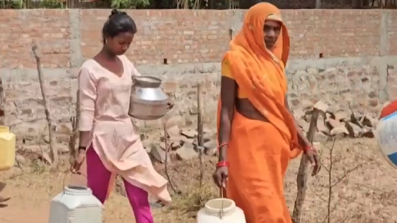 सतना में पानी की टंकी बनी शोपीस, 2 किमी दूर से लोग पानी लाने को मजबूर