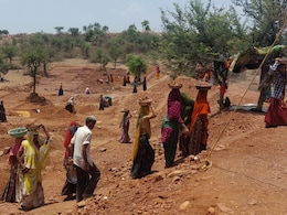 Rajasthan: डूंगरपुर में मनरेगा 'वेंटिलेंटर' पर, बजट के अभाव में दम तोड़ रही है योजना