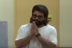 South Superstar Allu Arjun Casts Vote In Hyderabad, Appeals To Citizens To Vote Responsibly South Superstar Allu Arjun Casts Vote In Hyderabad, Appeals To Citizens To Vote Responsibly