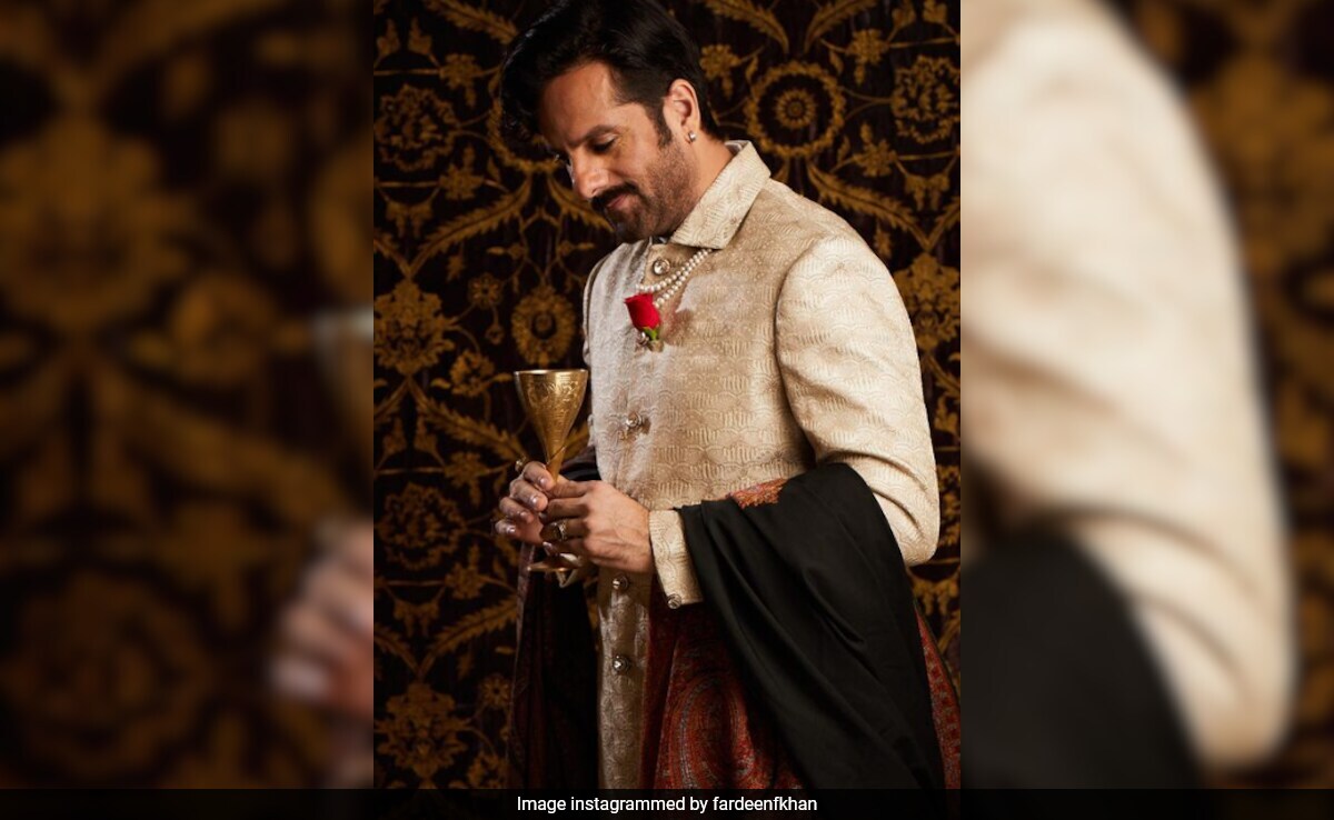Fardeen Khan Shares Pics From <i>Heeramandi</i>'s Look Test. How He Became Wali Mohammed