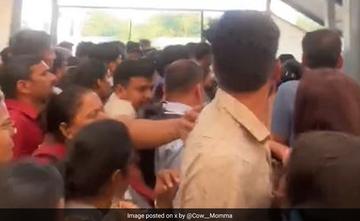 Chaos At Mumbai Metro Station Amid Restrictions For PM Modi's Roadshow