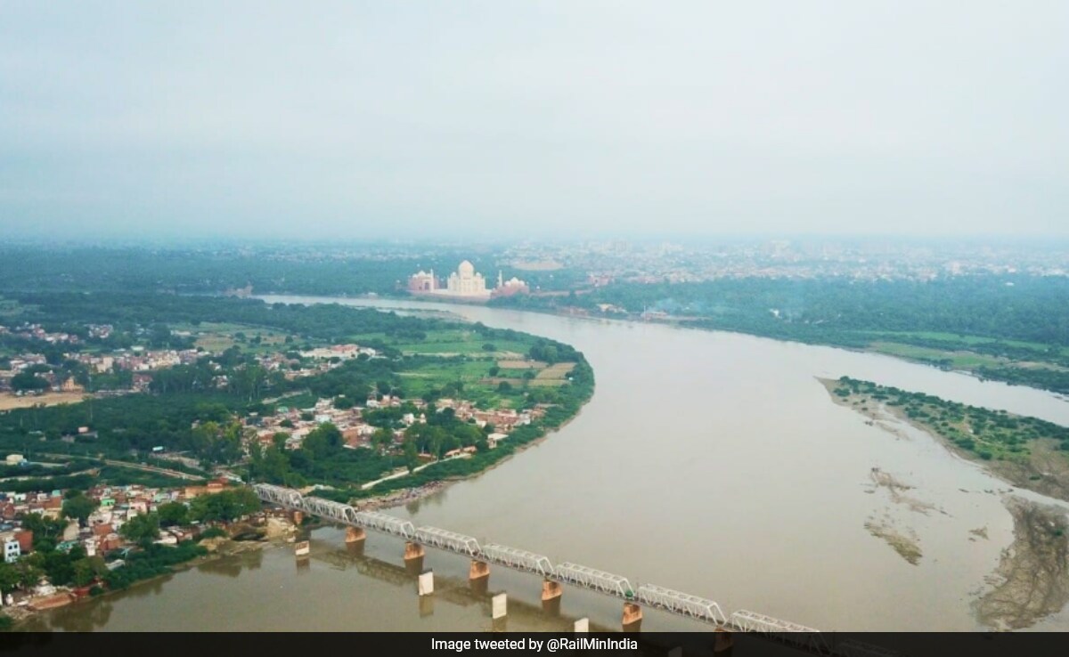 Агра При трагичен инцидент шест млади момичета се удавиха в