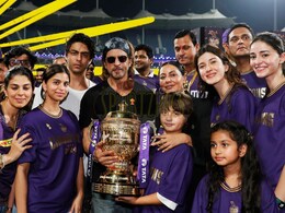 KKR की IPL जीत के बाद इमोशनल हुईं सुहाना खान, वीडियो में पापा शाहरुख खान को लगाया गले और कही ये बात KKR की IPL जीत के बाद इमोशनल हुईं सुहाना खान, वीडियो में पापा शाहरुख खान को लगाया गले और कही ये बात