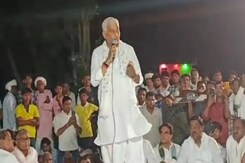 नांदरी: रेप के बाद लोगों से मिले किरोड़ी लाल मीणा, कहा- डरें नहीं नांदरी: रेप के बाद लोगों से मिले किरोड़ी लाल मीणा, कहा- डरें नहीं