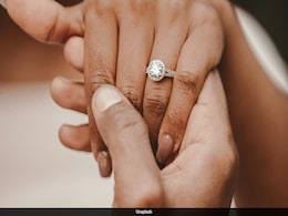 ज्वाइंट अकाउंट से पैसे निकालकर शख्स ने पत्नी को दी इंगेजमेंट रिंग, जब महिला को मालूम पड़ी सच्चाई तो हुआ ये हाल ज्वाइंट अकाउंट से पैसे निकालकर शख्स ने पत्नी को दी इंगेजमेंट रिंग, जब महिला को मालूम पड़ी सच्चाई तो हुआ ये हाल