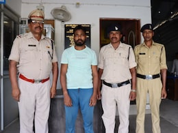 Chhattisgarh : बहन के घर आराम फरमा रहा था सेंट्रल जेल का फरार कैदी, पुलिस ने घेराबंदी कर किया गिरफ्तार 