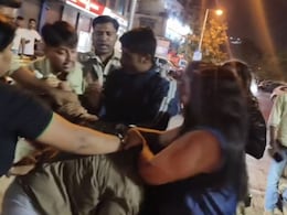 3 Drunk Women Attack, Abuse Cops Outside Maharashtra Bar, Arrested 3 Drunk Women Attack, Abuse Cops Outside Maharashtra Bar, Arrested
