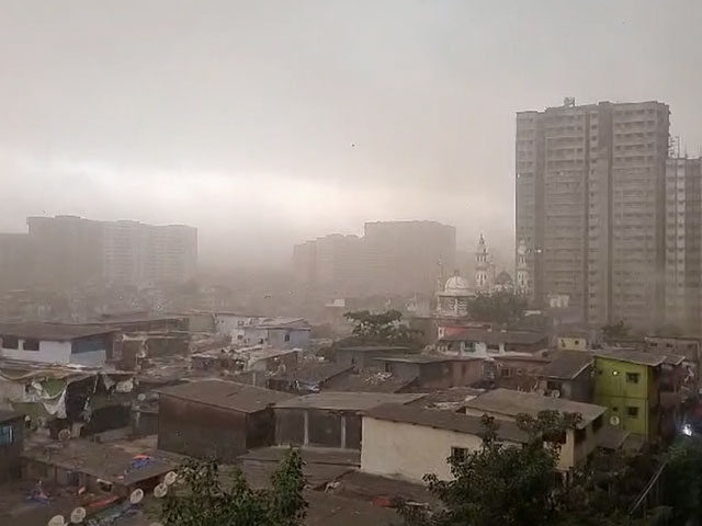 Mumbai Witnesses First Rain Of Season, Accompanied By Massive Dust Storm