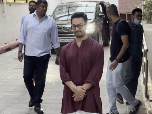Viral: Aamir Khan And The Paps