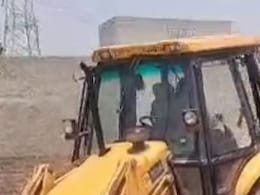 Bulldozer Justice: न सुनवाई, न कोई फैसला, फ्रिज में कथित गोमांस मिलने पर 11 लोगों के घरों पर चला बुलडोजर Bulldozer Justice: न सुनवाई, न कोई फैसला, फ्रिज में कथित गोमांस मिलने पर 11 लोगों के घरों पर चला बुलडोजर