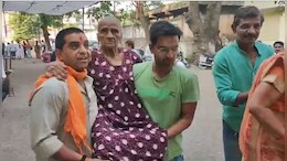 धुळ्यात मतदानाचा उत्साह; 92 वर्षाच्या आजीबाई वनिता पटेलांनी बजावला मतदानाचा हक्क