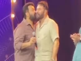 साउथ का दोस्ताना, बॉक्स ऑफिस पर देते हैं एक दूसरे को टक्कर, जब स्टेज पर मिले एक दूसरे को गाल पर किया किस साउथ का दोस्ताना, बॉक्स ऑफिस पर देते हैं एक दूसरे को टक्कर, जब स्टेज पर मिले एक दूसरे को गाल पर किया किस