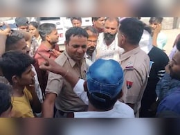 Rajasthan: 12 घंटे से अंधरे में डूबी थी बस्ती, लोगों ने विद्युत विभाग के कर्मचारियों को बनाया बंधक, गाड़ी के चारों टायर की हवा निकाली