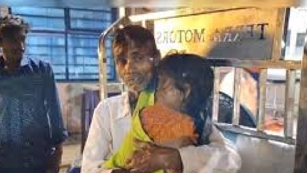 दमोह:  नहीं मिली एम्बुलेंस, महिला का शव रिक्शे पर ले गए परिजन