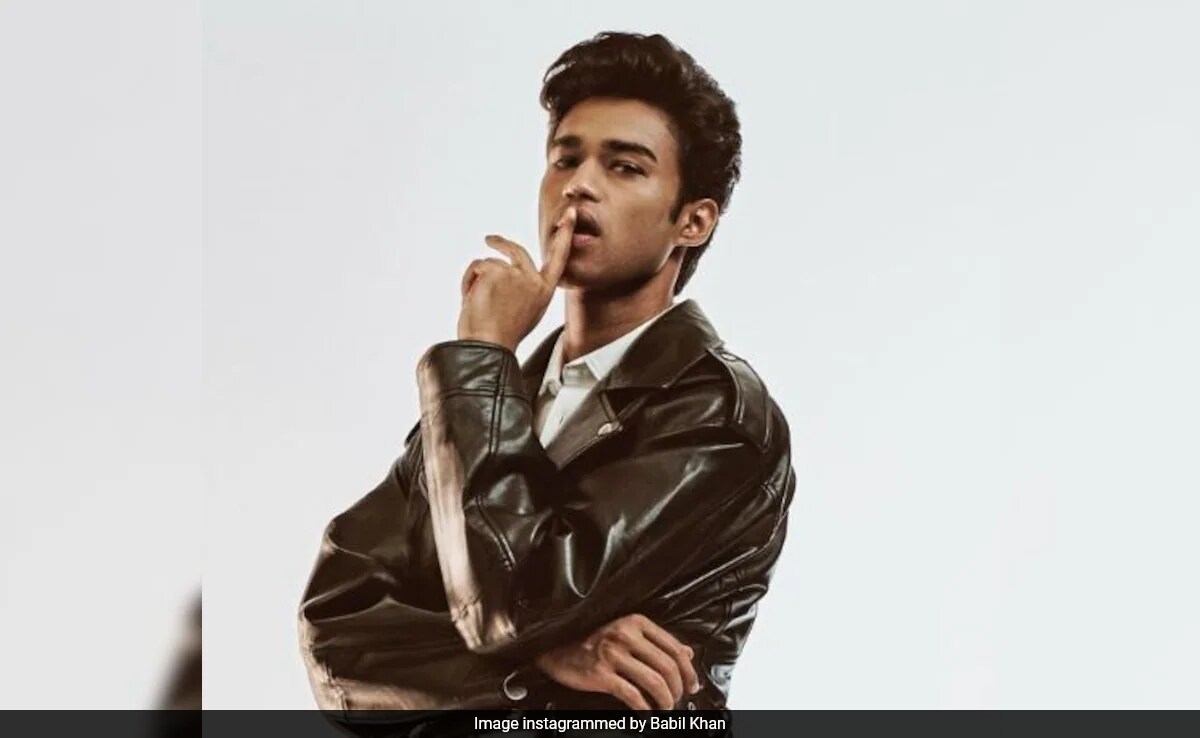 Weirdly, Babil Khan Is Being Trolled For Viral Apology To Woman He Photobombed: "Overacting"