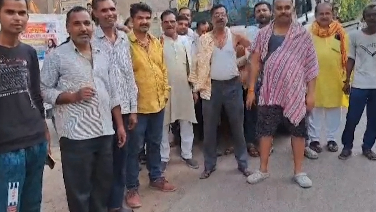 छतरपुर में बिजली कटौती से परेशान होकर लोगों ने किया जमकर हंगामा ! |