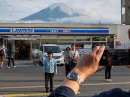 Japan's Iconic Mount Fuji Remains Snowless, Breaks 130-Year Record Japan's Iconic Mount Fuji Remains Snowless, Breaks 130-Year Record