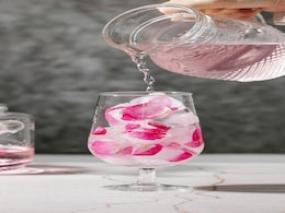 Rose Water Benefits: स्किन का ही नहीं सेहत का भी ध्यान रखता है गुलाब जल, फायदे जानकर रह जाएंगे दंग Rose Water Benefits: स्किन का ही नहीं सेहत का भी ध्यान रखता है गुलाब जल, फायदे जानकर रह जाएंगे दंग