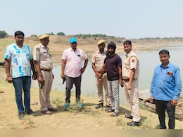 धौलपुरः चंबल नदी किनारे से 20 हजार का इनामी डकैत गिरफ्तार, नाव से उतरते ही पुलिस ने दबोचा, देखें वीडियो