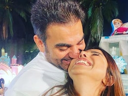 Arbaaz and Sshura Khan Romantic Video: अरबाज खान ने अपनी पत्नी शूरा के लिए गाया रोमांटिक गाना, वीडियो हुआ वायरल