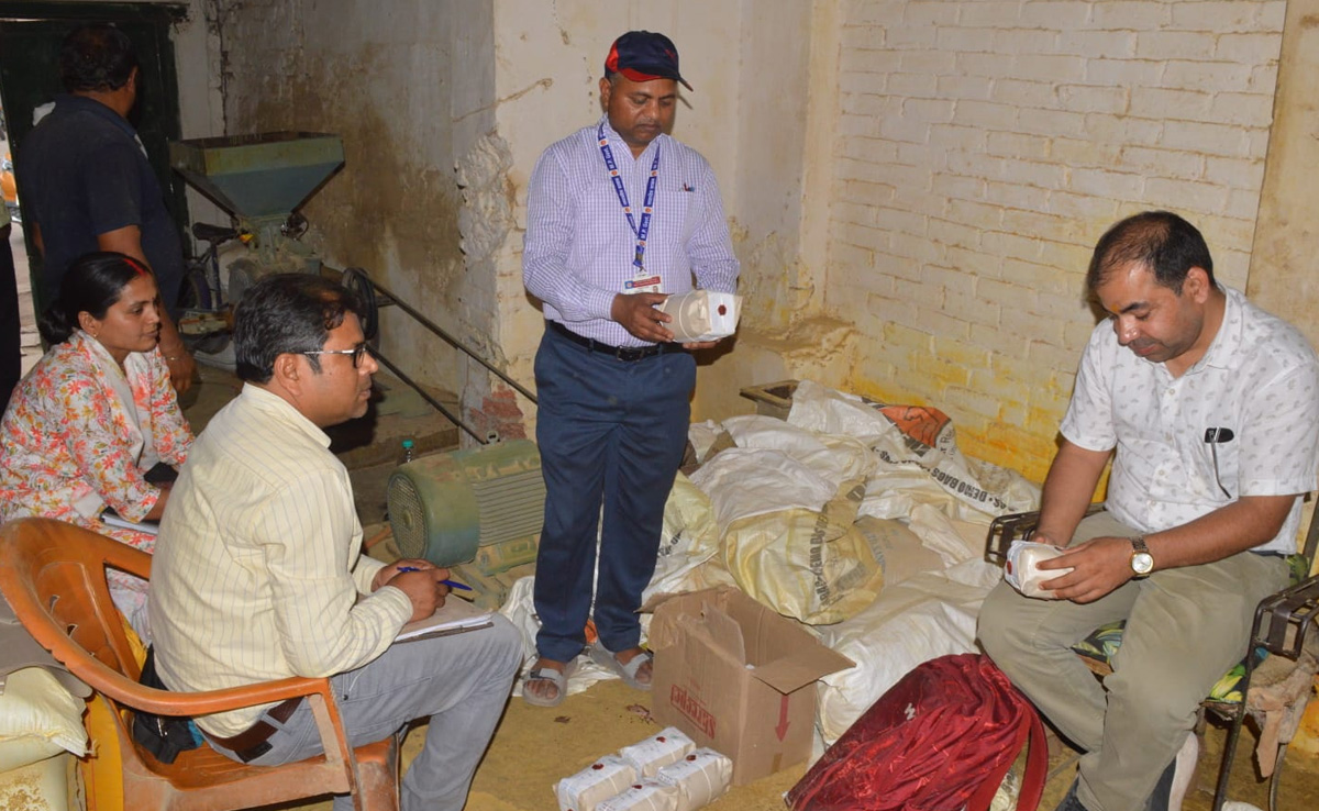 मध्य प्रदेश के बाज़ारों में मिलावटी हल्दी और धनिया पाउडर !  खाद्य विभाग के छापे में हुए चौंकाने वाले खुलासे