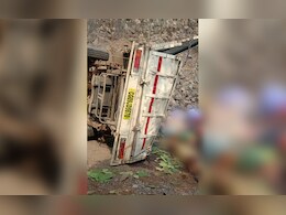 छत्तीसगढ़: कवर्धा में भीषण सड़क हादसे से मचा कोहराम, पिकअप पलटने से 19 की मौत, चार की हालत गंभीर छत्तीसगढ़: कवर्धा में भीषण सड़क हादसे से मचा कोहराम, पिकअप पलटने से 19 की मौत, चार की हालत गंभीर