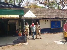 मनमाड बँक एफडी घोटाळ्याची व्याप्ती वाढली; घोटाळ्याची रक्कम साडेपाच कोटींच्यावर, एक अटक  मनमाड बँक एफडी घोटाळ्याची व्याप्ती वाढली; घोटाळ्याची रक्कम साडेपाच कोटींच्यावर, एक अटक