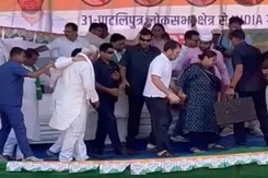 Video: Stage Collapses At Rahul Gandhi's Bihar Poll Rally With Misa Bharti Video: Stage Collapses At Rahul Gandhi's Bihar Poll Rally With Misa Bharti