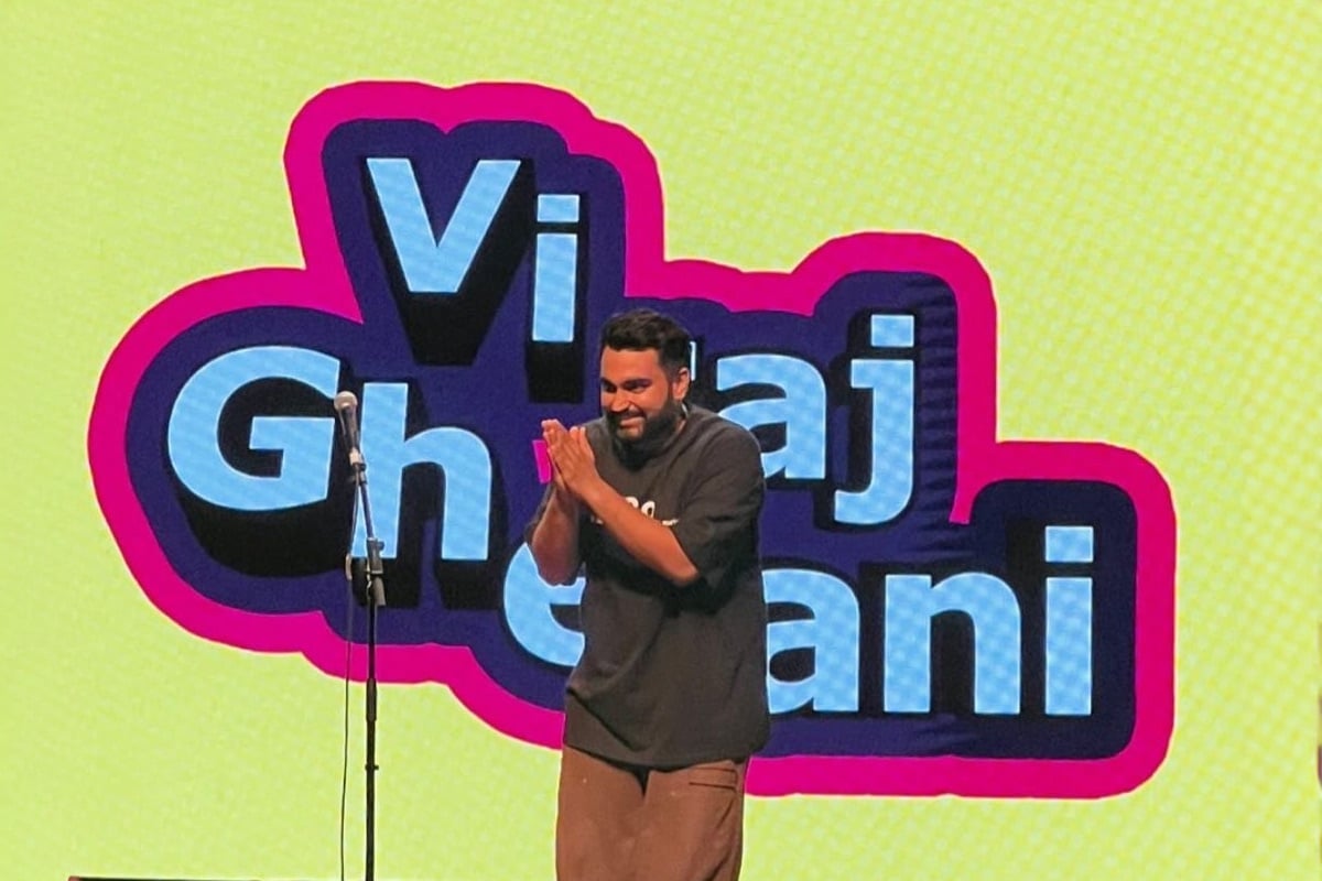 Viraj Ghelani's Stand-Up Debut Draws Overflowing Crowds in Mumbai