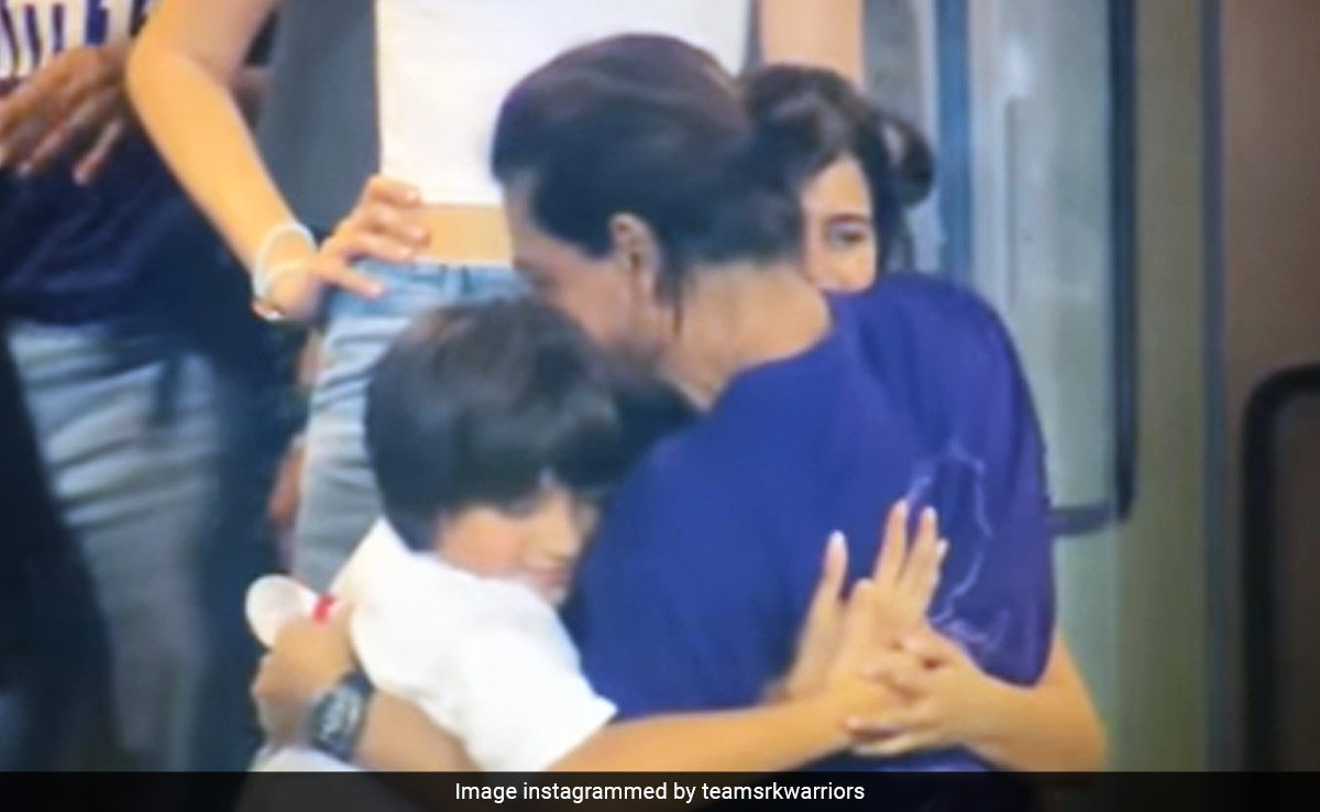 Watch: Teary-Eyed Suhana Hugs Shah Rukh Khan After KKR's IPL Win. Bonus - AbRam