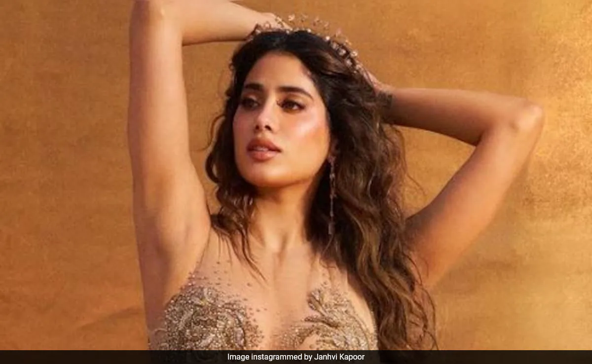 Just Janhvi Kapoor Setting The Internet On Fire With Her Pics From "Garden Of Eden"