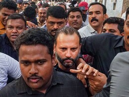 पुणे पोर्शे मामला : बेटे को बचाने के लिए रईसजादे के पिता ने किए अपराध? कोर्ट ने 7 जून तक जेल भेजा पुणे पोर्शे मामला : बेटे को बचाने के लिए रईसजादे के पिता ने किए अपराध? कोर्ट ने 7 जून तक जेल भेजा
