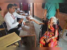 मुंबईत दिव्यांग-ज्येष्ठ मतदारांसाठी खास सुविधा, मतदान केंद्रावर ने-आण करण्यासाठी मोफत वाहतुकीची व्यवस्था