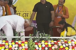 PM Modi Bows Down To Woman During His Rally In West Bengal's Birbhum PM Modi Bows Down To Woman During His Rally In West Bengal's Birbhum