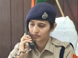 Rajasthan: गर्भवती महिला की रेप के बाद हत्या मामले में SP का बड़ा एक्शन, आरोपी का घर जलाने वाले 4 लोग गिरफ्तार Rajasthan: गर्भवती महिला की रेप के बाद हत्या मामले में SP का बड़ा एक्शन, आरोपी का घर जलाने वाले 4 लोग गिरफ्तार