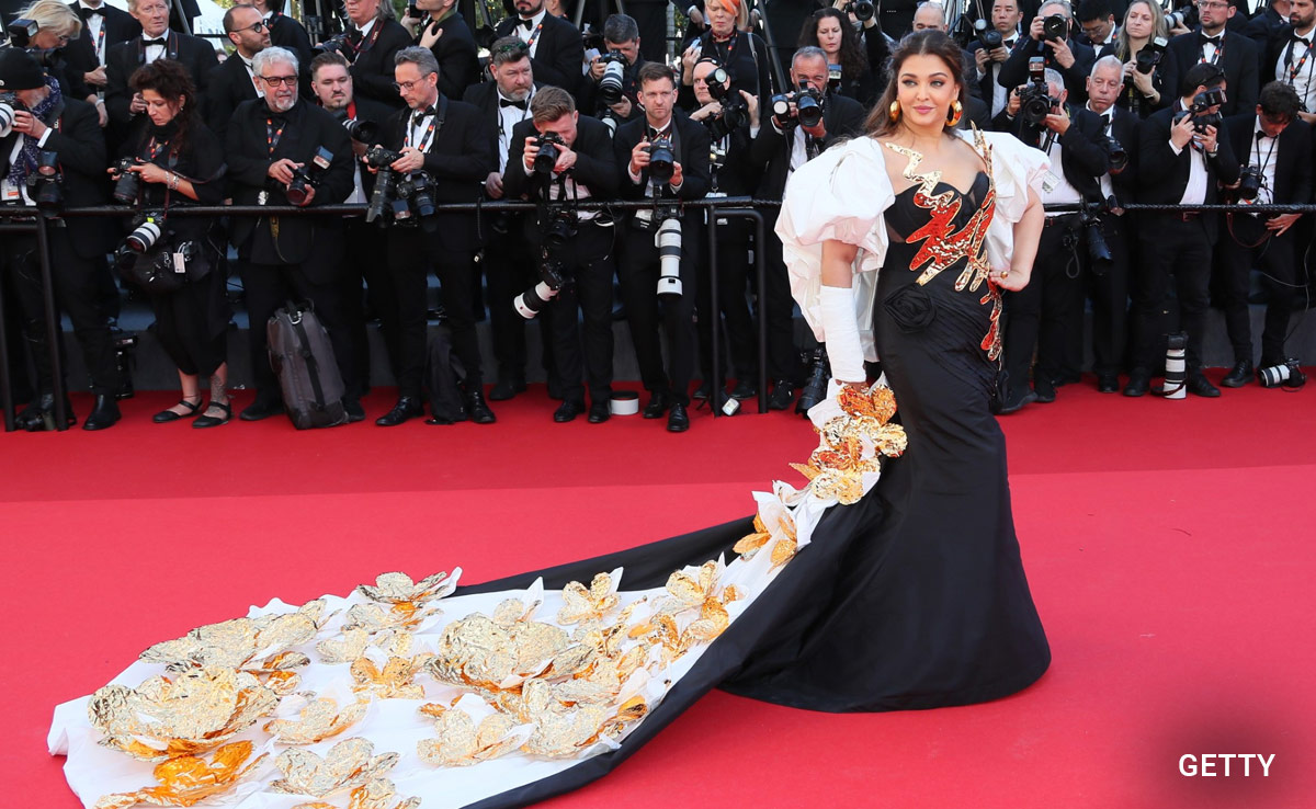 Aishwarya Rai Bachchan To Undergo A Surgery For Her Wrist Injury: Report