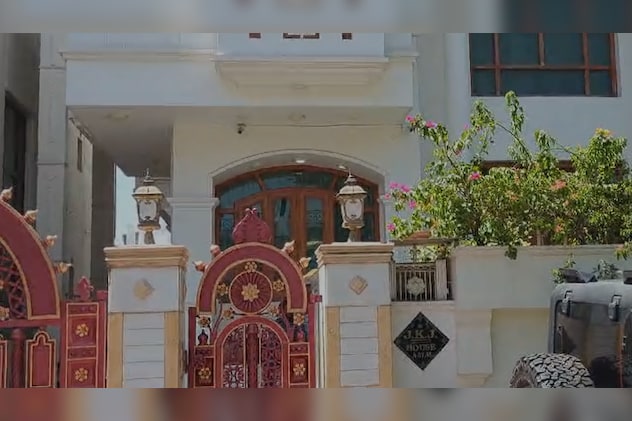 जयपुर स्थित जेकेजे ज्वैलर्स ग्रुप का आलीशान भवन, जहां हो रही छापेमारी. जयपुर स्थित जेकेजे ज्वैलर्स ग्रुप का आलीशान भवन, जहां हो रही छापेमारी.