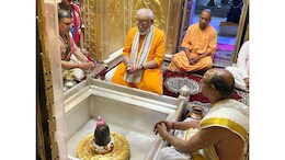 दिव्य काशी में भव्य रोड शो के बाद पीएम मोदी ने बाबा विश्&zwj;वनाथ धाम में लगाई हाजिरी