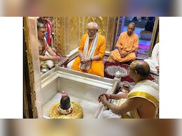 दिव्य काशी में भव्य रोड शो के बाद पीएम मोदी ने बाबा विश्वनाथ धाम में लगाई हाजिरी दिव्य काशी में भव्य रोड शो के बाद पीएम मोदी ने बाबा विश्वनाथ धाम में लगाई हाजिरी